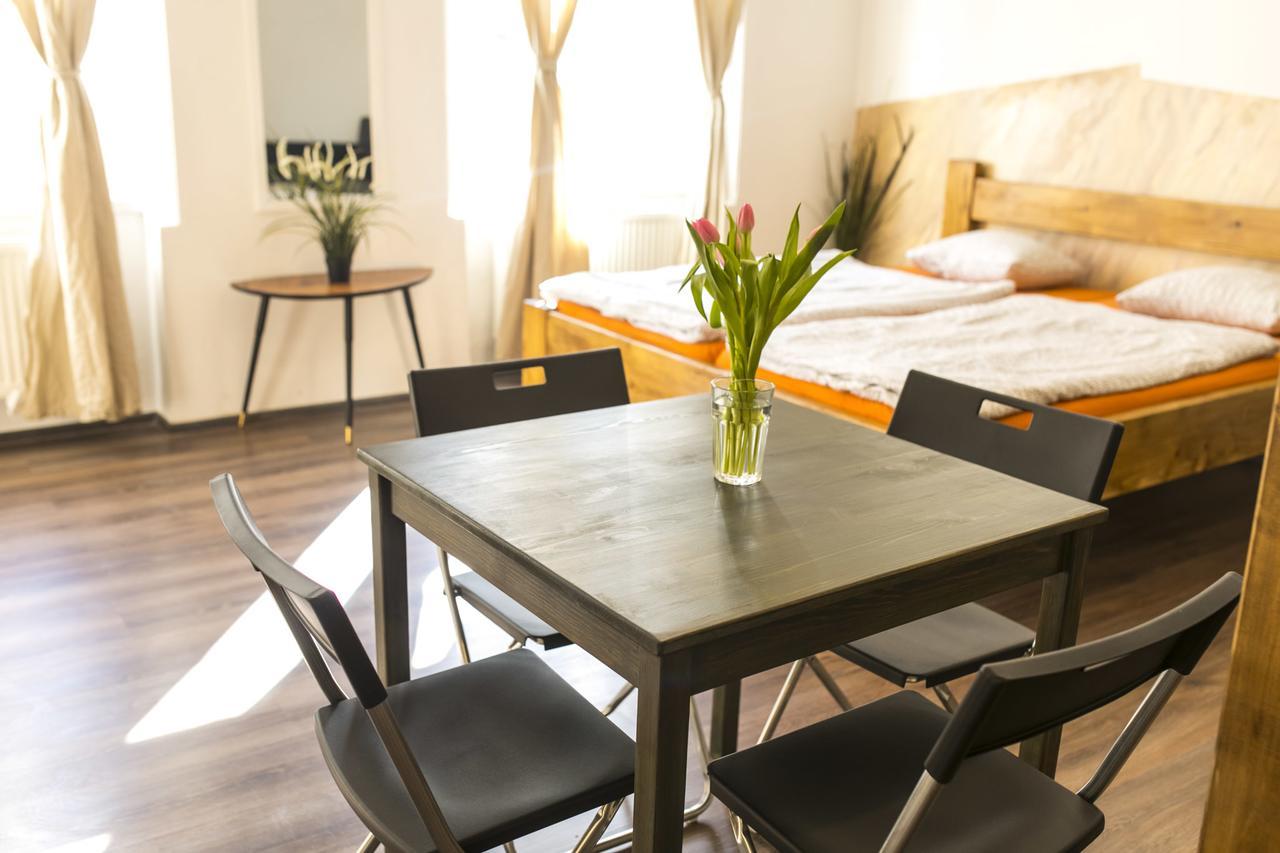 Freedom Rooms & Apartments Praha Bagian luar foto
